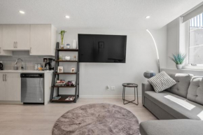 Cozy Rockland Park Unit+Parking Calgary
